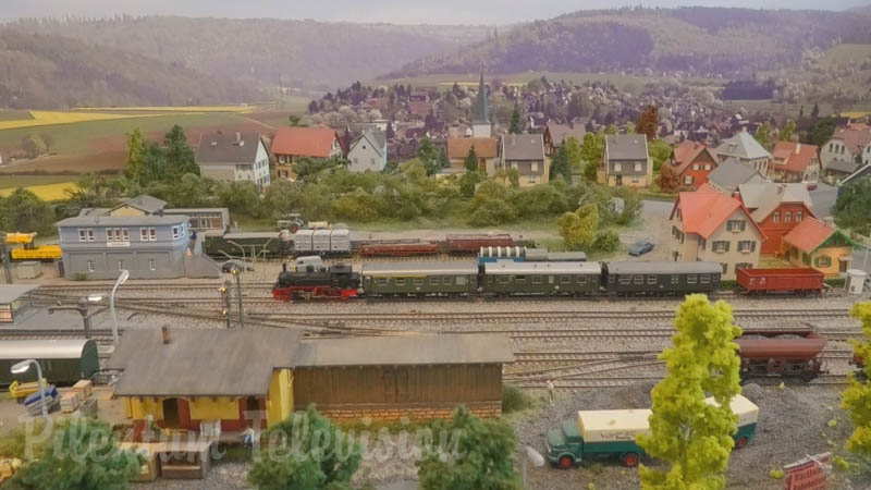 Modélisme ferroviaire en Allemagne: Une petite exposition de trains miniatures à l’échelle H0
