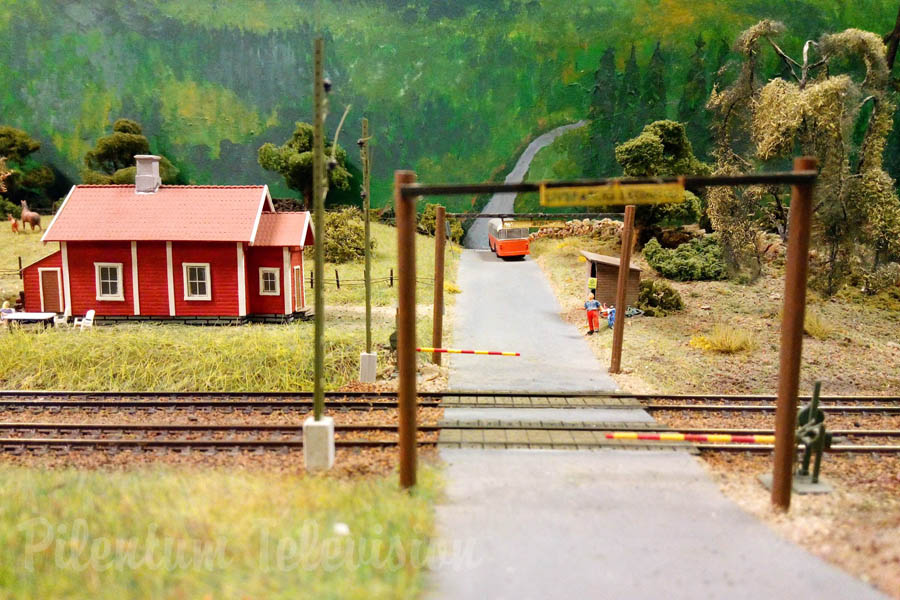 Trens, comboios, maquetaria e construção de maquetes: Viagem na cabine do trem na maior maquete ferroviária da Suécia