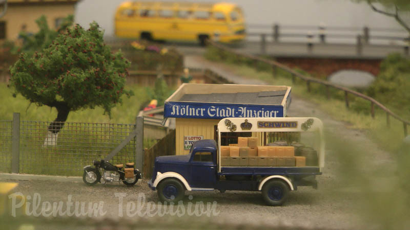 Modeltog i en tysk landsby - Modeljernbane i skala 1/87
