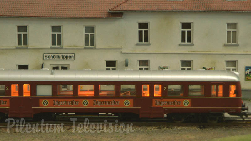 Modeltog i en tysk landsby - Modeljernbane i skala 1/87