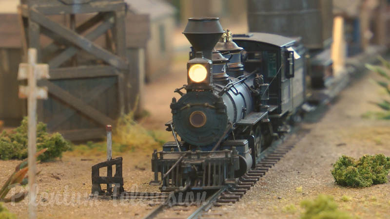 Model Railroading in the Standard Oil Fields: HOn3 Model Railroad Layout by René Paul