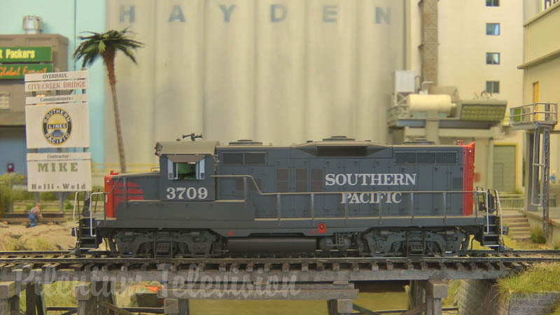 Rail Transport Modeling in Front of the “Arizona Cold Storage Warehouse”: Industry Switching Layout in HO Scale