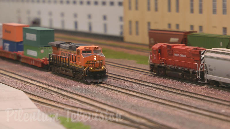 Long Train Running: Spotting Red Caboose, Atlas, Kato and Athearn Model Trains in N Scale