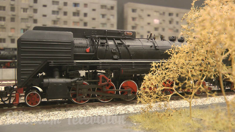 前进型蒸汽机车: 一个美丽的中国铁路模型