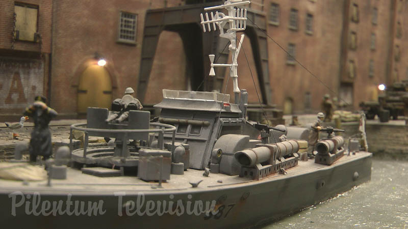 Військові моделі поїздів, торпедних катерів і танків: макет з діорамою періоду Другої світової війни «Операція «Безодня »» Джеймса Стайлза