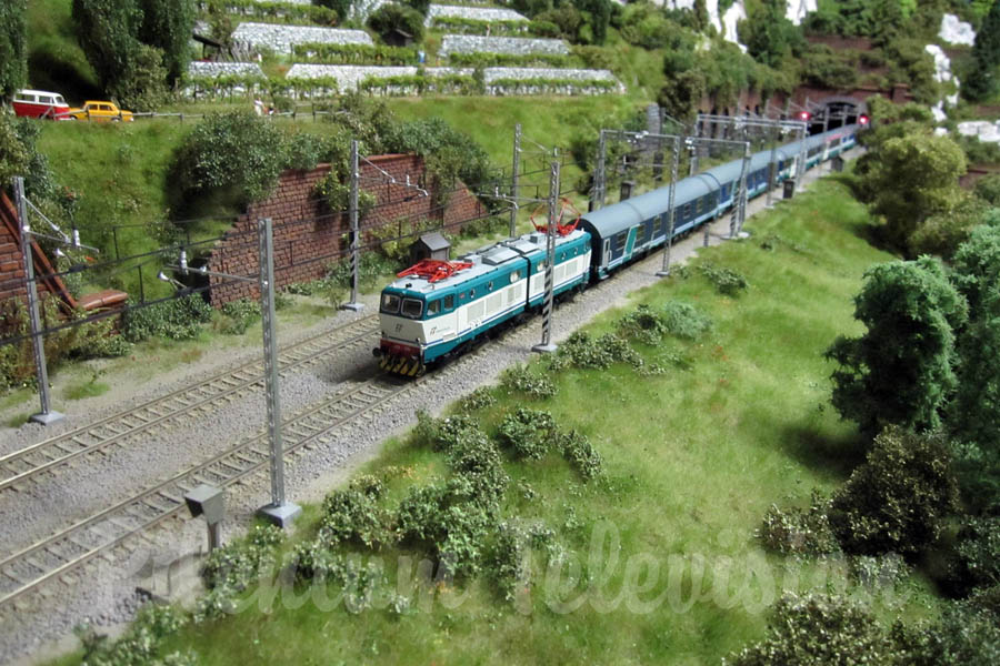 Trens miniaturas em Itália: A maquete ferroviaria magnífica por Carlo Viganò