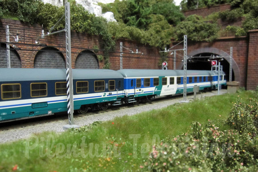 Трені в Транзіто: моделювання залізничного транспорту в Італії - чудовий макет залізниці від Карло Віган