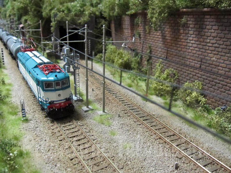 Trens miniaturas em Itália: A maquete ferroviaria magnífica por Carlo Viganò