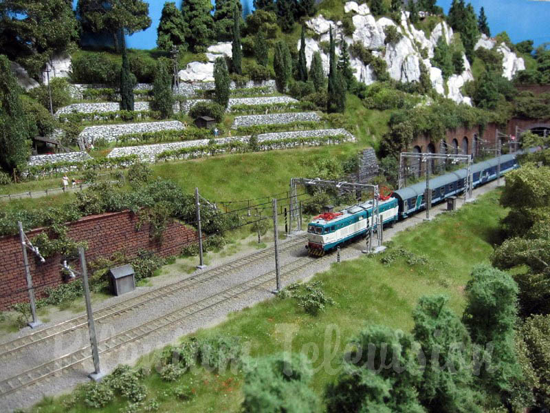 Lok och tåg i Italien: Modellbanan Plastico Ferroviario Vallecasanuova av Carlo Viganò