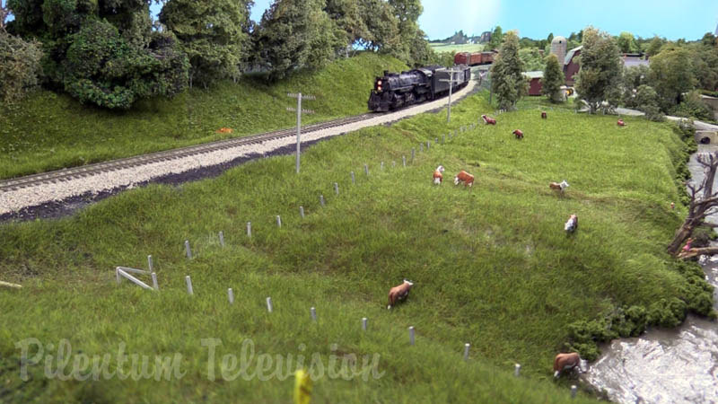 Trains miniatures sur la maquette ferroviaire de Tony Koester à l’échelle HO