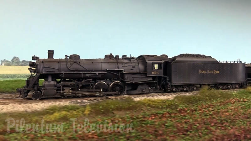 Trains miniatures sur la maquette ferroviaire de Tony Koester à l’échelle HO