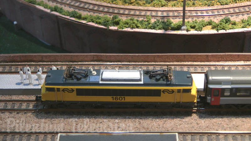 Makieta kolejowa i pociągi w skali N