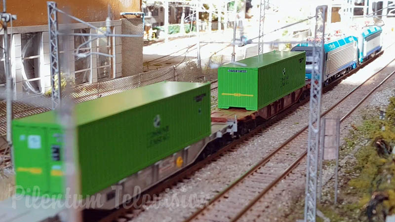 Поїзди в дорозі: Модульний макет залізниці з Італії (Gruppo Fermodellistico Tartaruga)