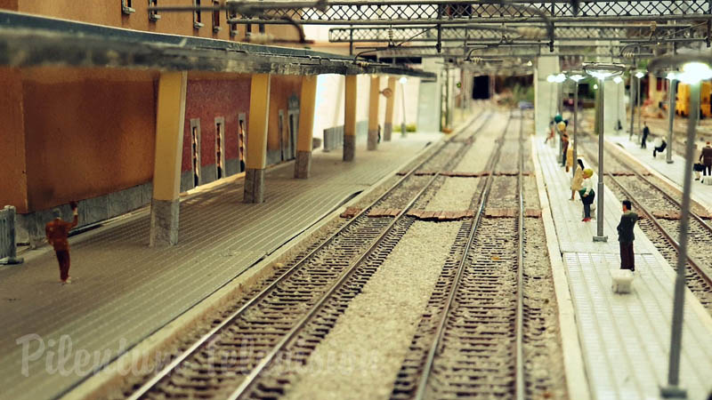 Поезда в пути: Модульный макет железной дороги из Италии (Gruppo Fermodellistico Tartaruga)