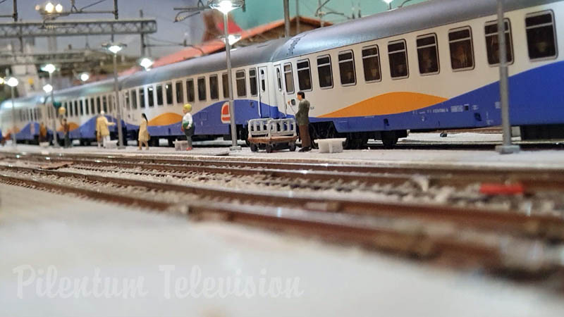 Поїзди в дорозі: Модульний макет залізниці з Італії (Gruppo Fermodellistico Tartaruga)