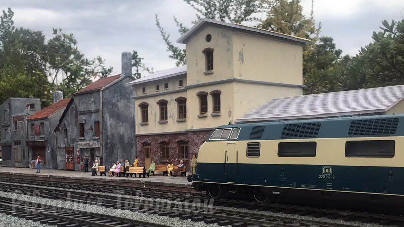 Ferromodelismo en Chile: макетна залізниця в саду з модельними поїздами компанії Märklin від Джейма Рус