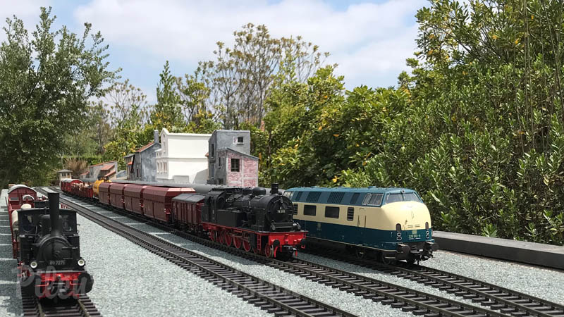 Ferromodelismo en Chile: макетная железная дорога в саду с модельными поездами компании Märklin от Джейма Руса