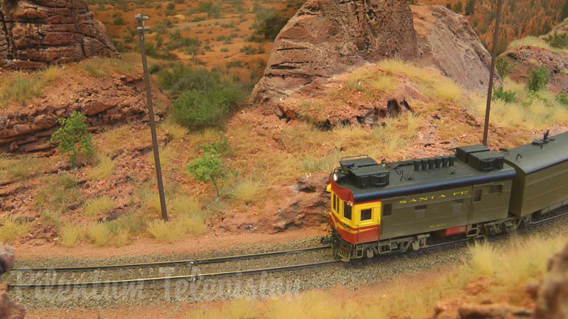 Modelljernbane Santa Fe: MJ med damplokomotiver og diesellokomotiver