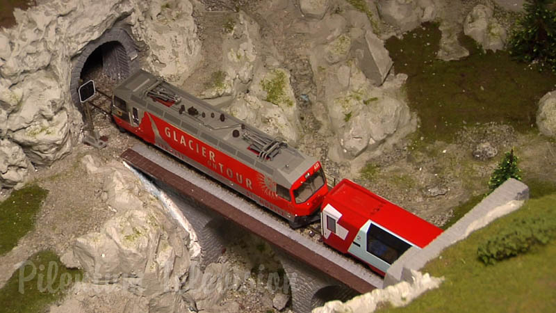 Maquete ferroviária da Suíça: Trens em miniatura do famoso comboio turístico Glacier Express