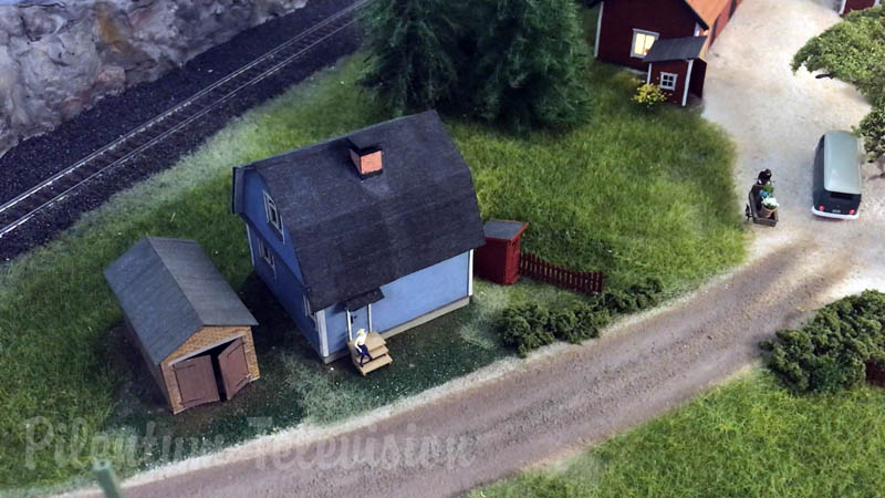 Chemin de fer miniature en Suède avec des locomotives à vapeur et des voitures RC