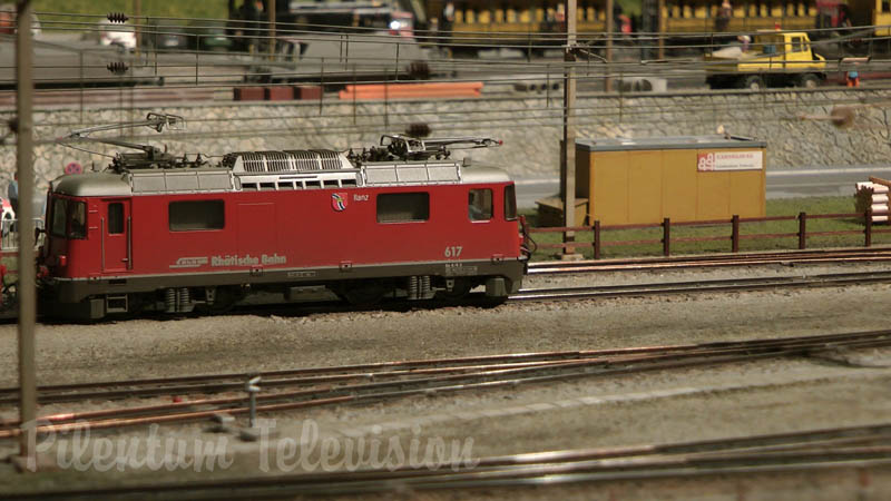 Modelo de ferrovia de bitola estreita e locomotivas elétricas na Suíça