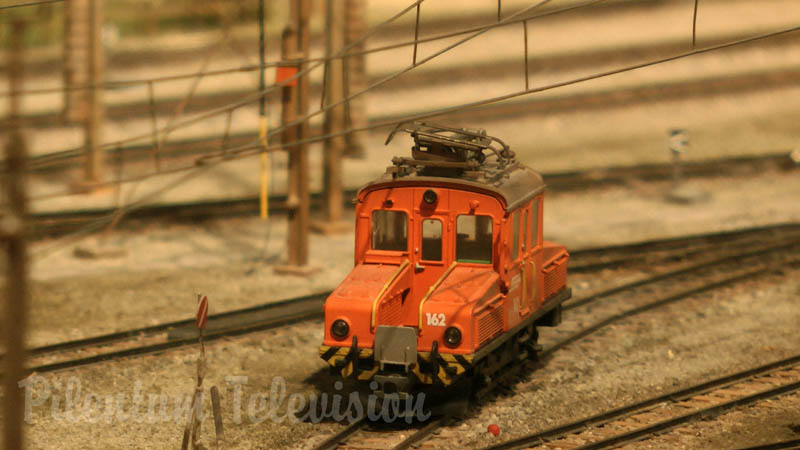 スイスのナローゲージ鉄道模型と電気機関車