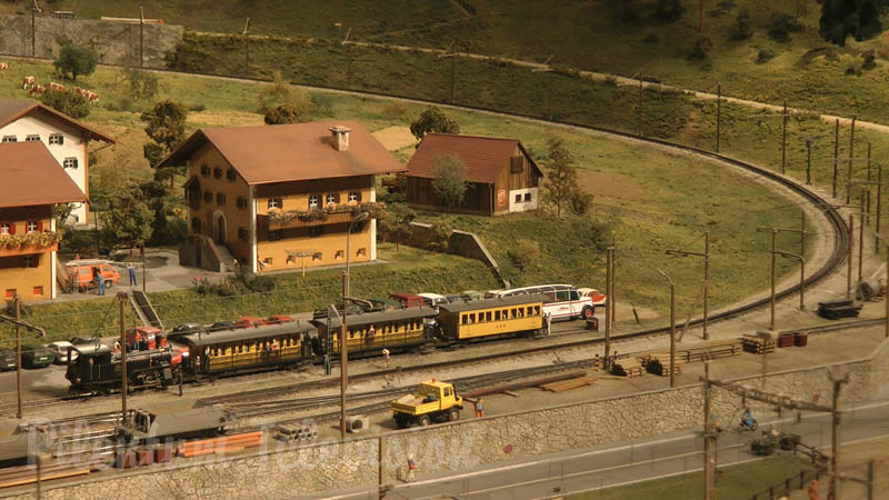 スイスのナローゲージ鉄道模型と電気機関車