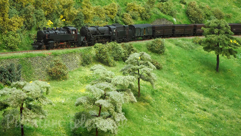 Steam Locomotives’ Paradise: Model Railway Micro Layout from Austria (Relaxing Railroad Video)