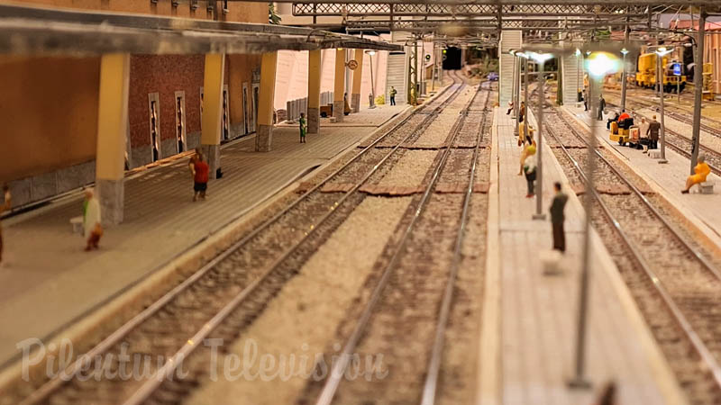 Ferreomodelismo: Maquete de trem com trens italianos de alta velocidade em escala HO