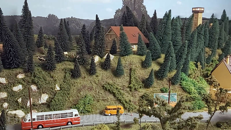 PIKO Maqueta de trenes en miniatura construida en escala HO por Csaba Kovács en Hungría