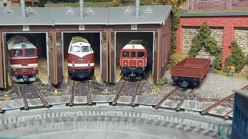 PIKO Modellvasút és vasútmodelles: H0-s Kelet-Német témára épült terepasztal