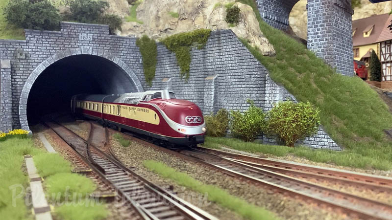 Trains miniatures et Faller Cars - Découvrez des locomotives à vapeur et des locomotives diesel
