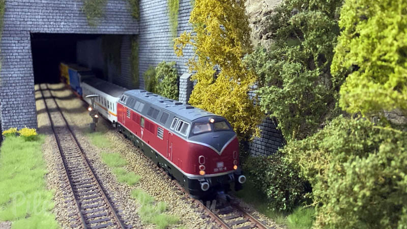 Comboios e Faller Cars - Descubra os locomotivas a vapor e diesel - Maquete em escala HO