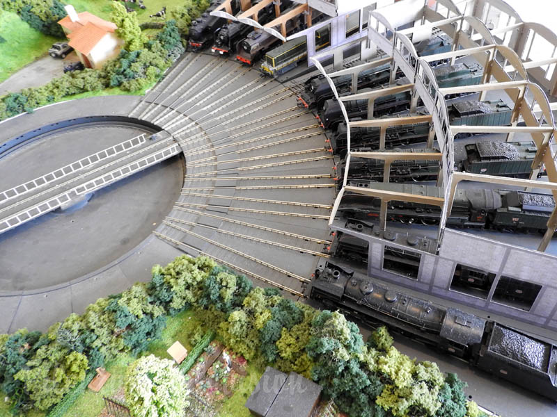 Alexandre Forquet氏によるHOスケールの鉄道模型です。