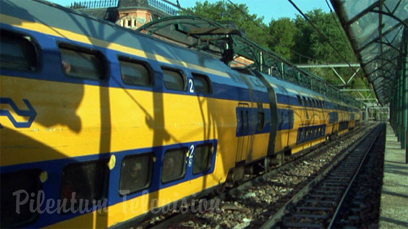 Model kereta api di dunia miniatur Madurodam: Kereta api taman yang indah dalam skala 1/25