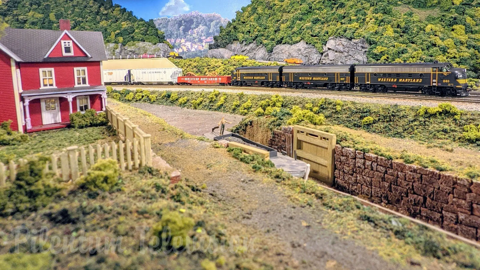 Jedna z największych makiet kolejowych w Stanach Zjednoczonych w muzeum modelarstwa kolejowego