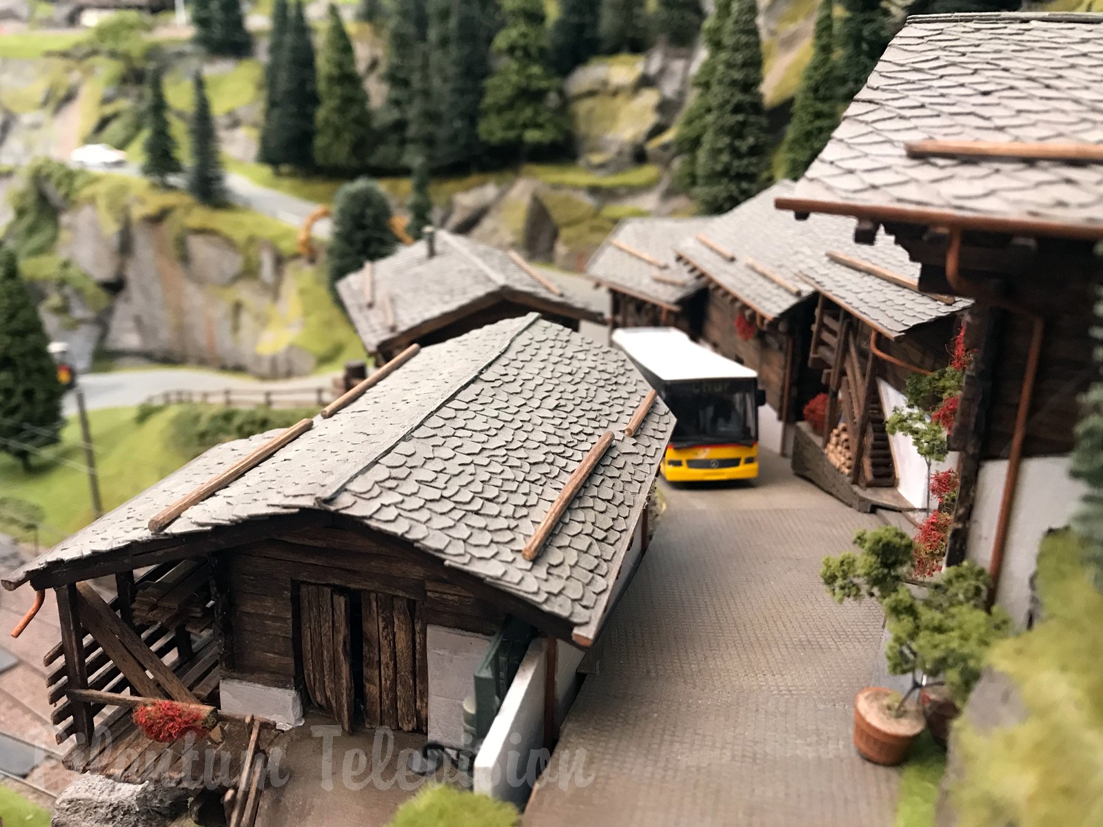 Modeltog i skala HO i Schweiz: Brian Rodhams smukke Schweiziske modeljernbaneanlæg
