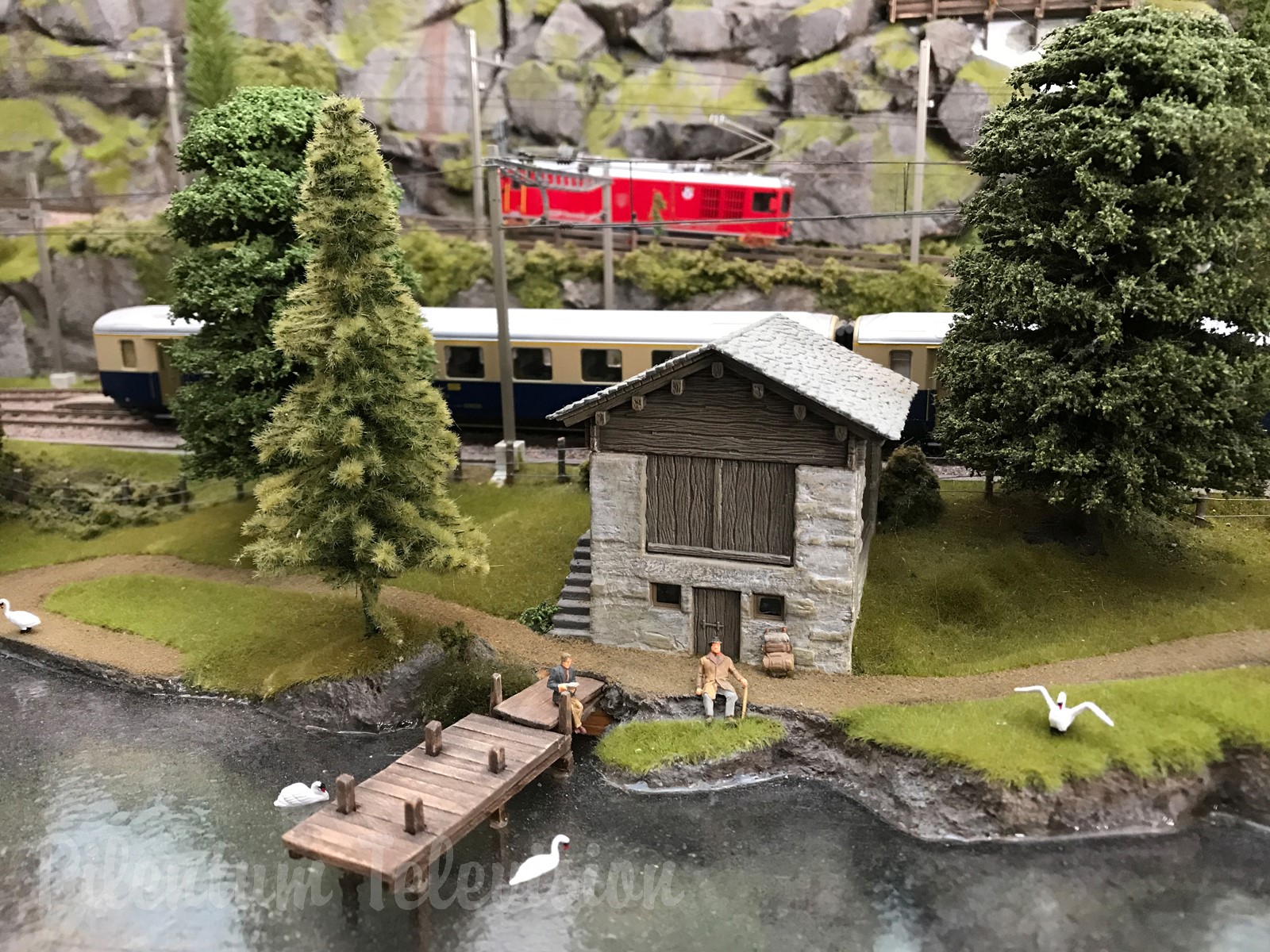 Trenini elettrici in scala HO in Svizzera: Il bellissimo plastico ferroviario svizzero di Brian Rodham