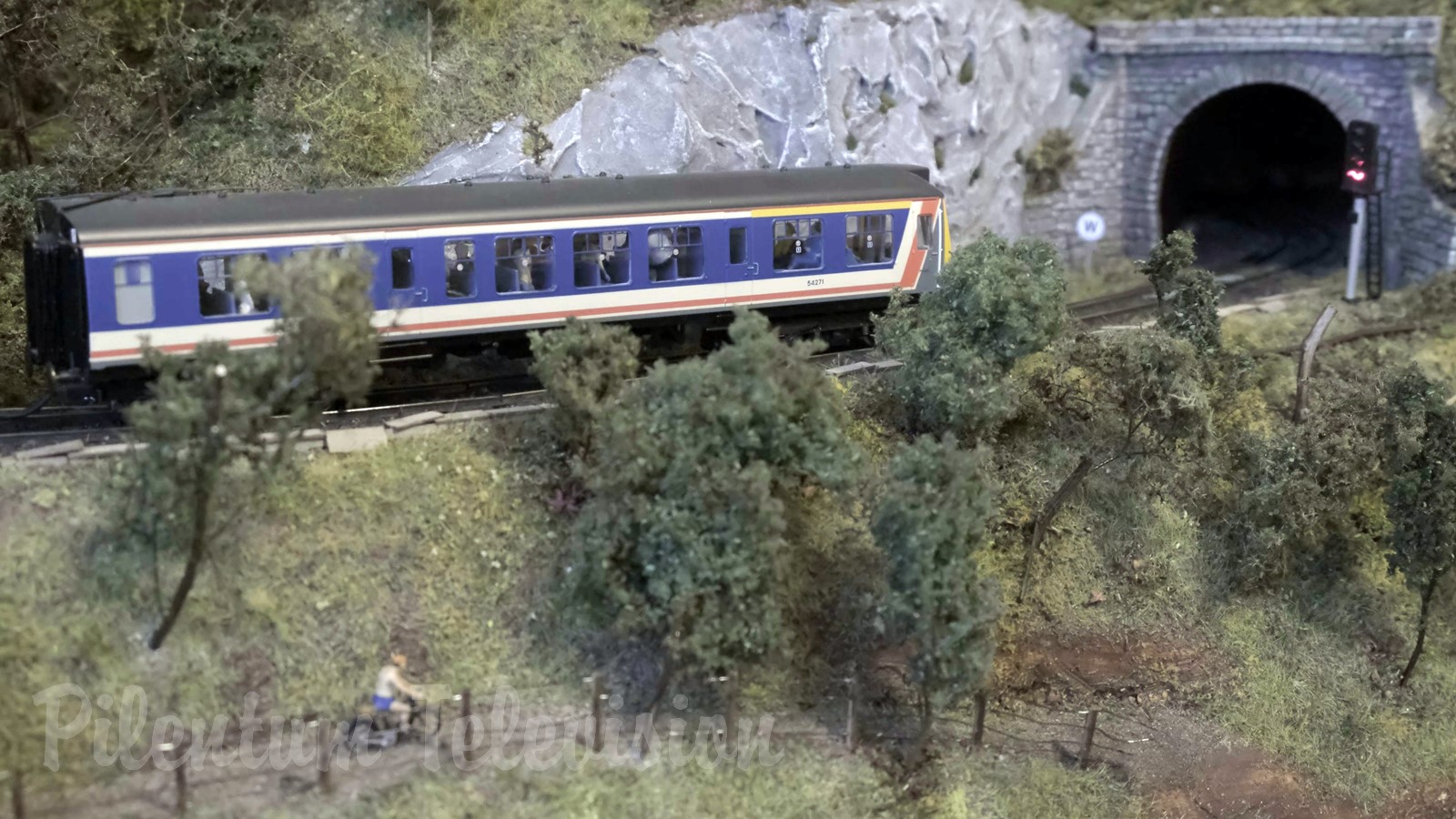 Modelismo Ferroviario Británico: Maqueta de tren - Hornby y Bachmann