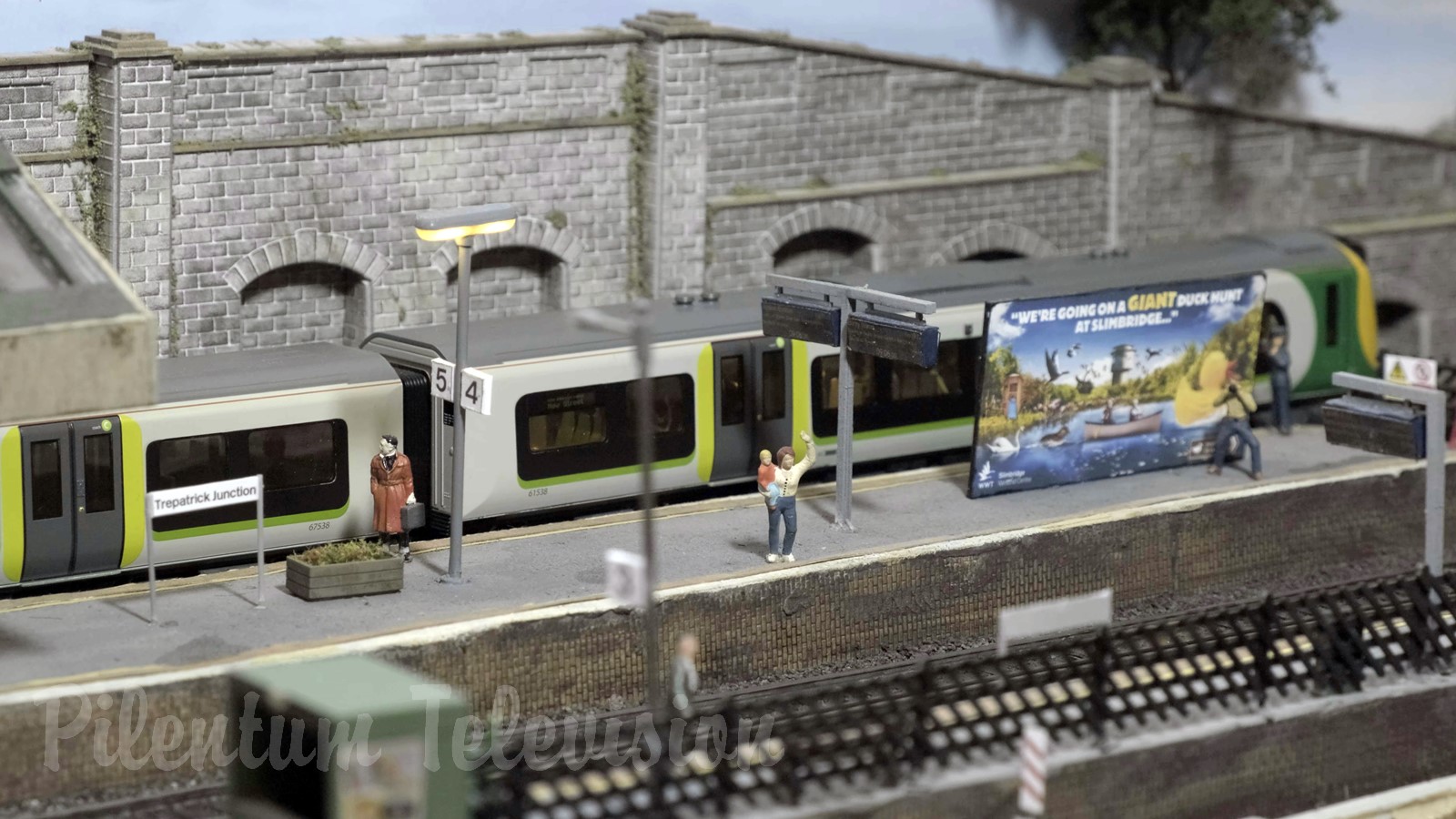 Model kolejowy z Wielkiej Brytanii z modelami pociągów Hornby i Bachmann