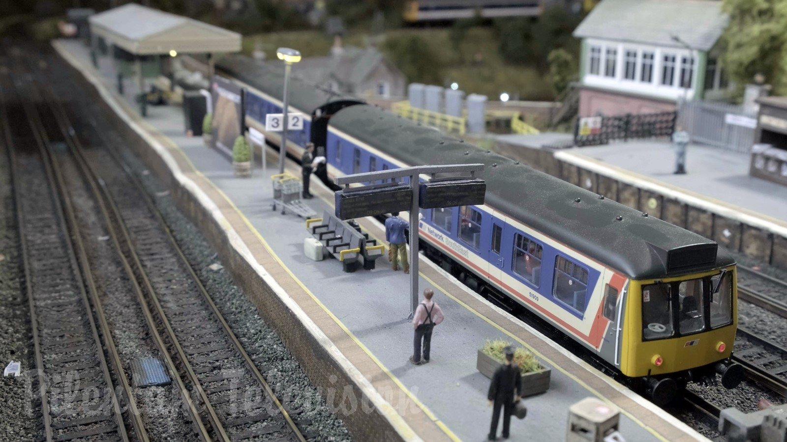 Model kolejowy z Wielkiej Brytanii z modelami pociągów Hornby i Bachmann