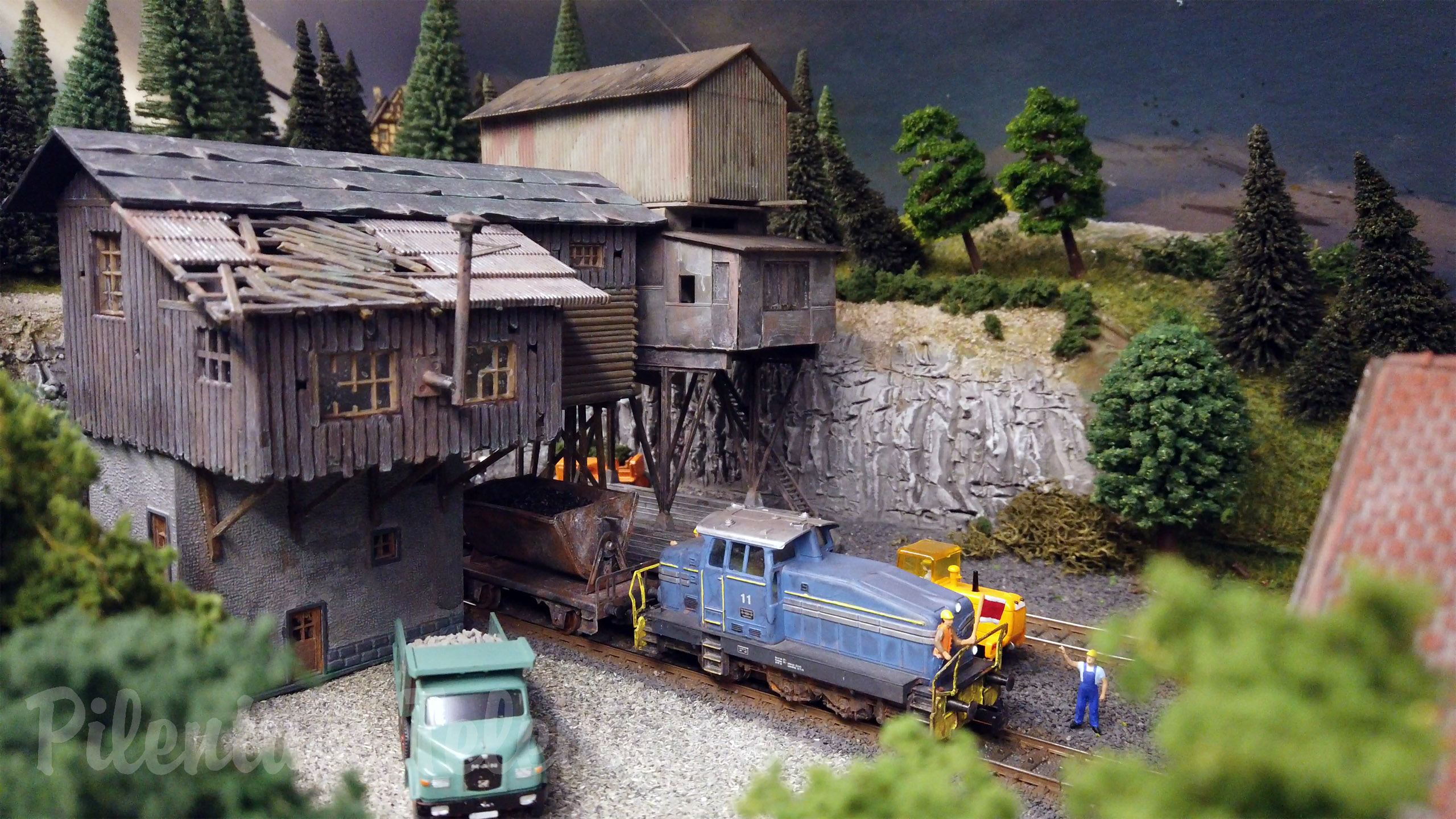 HO Scale Steam Locomotive Model Railway Layout with Thousands of Details (Germany)