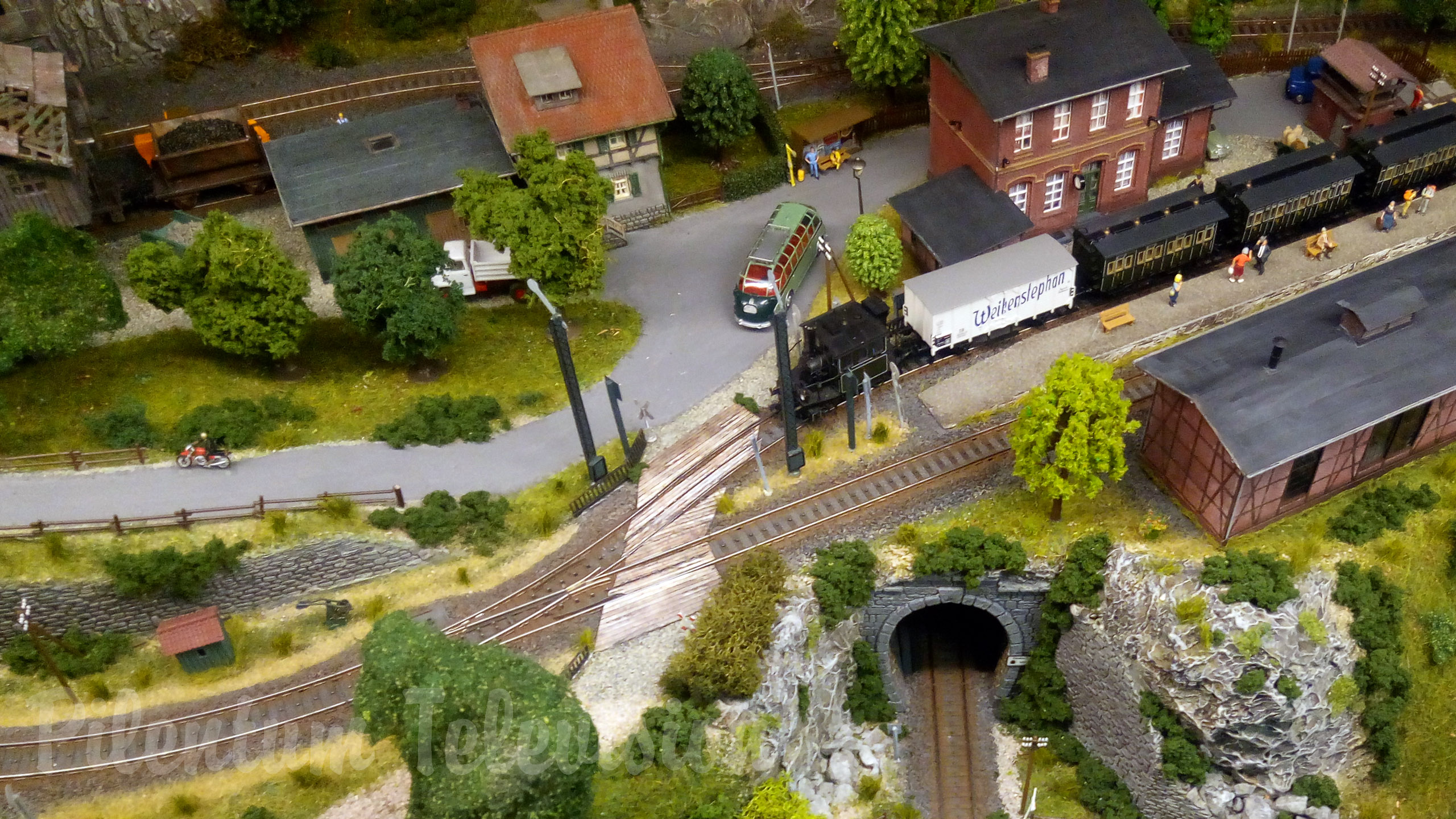 HO Scale Steam Locomotive Model Railway Layout with Thousands of Details (Germany)