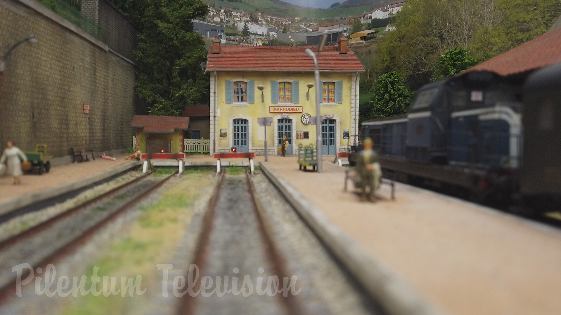 One of the most beautiful and largest model railways in France - Renaud Yver 's HO scale MRR layout