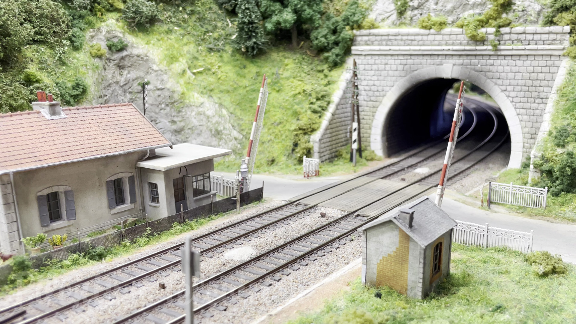 One of the most beautiful and largest model railways in France - Renaud Yver 's HO scale MRR layout