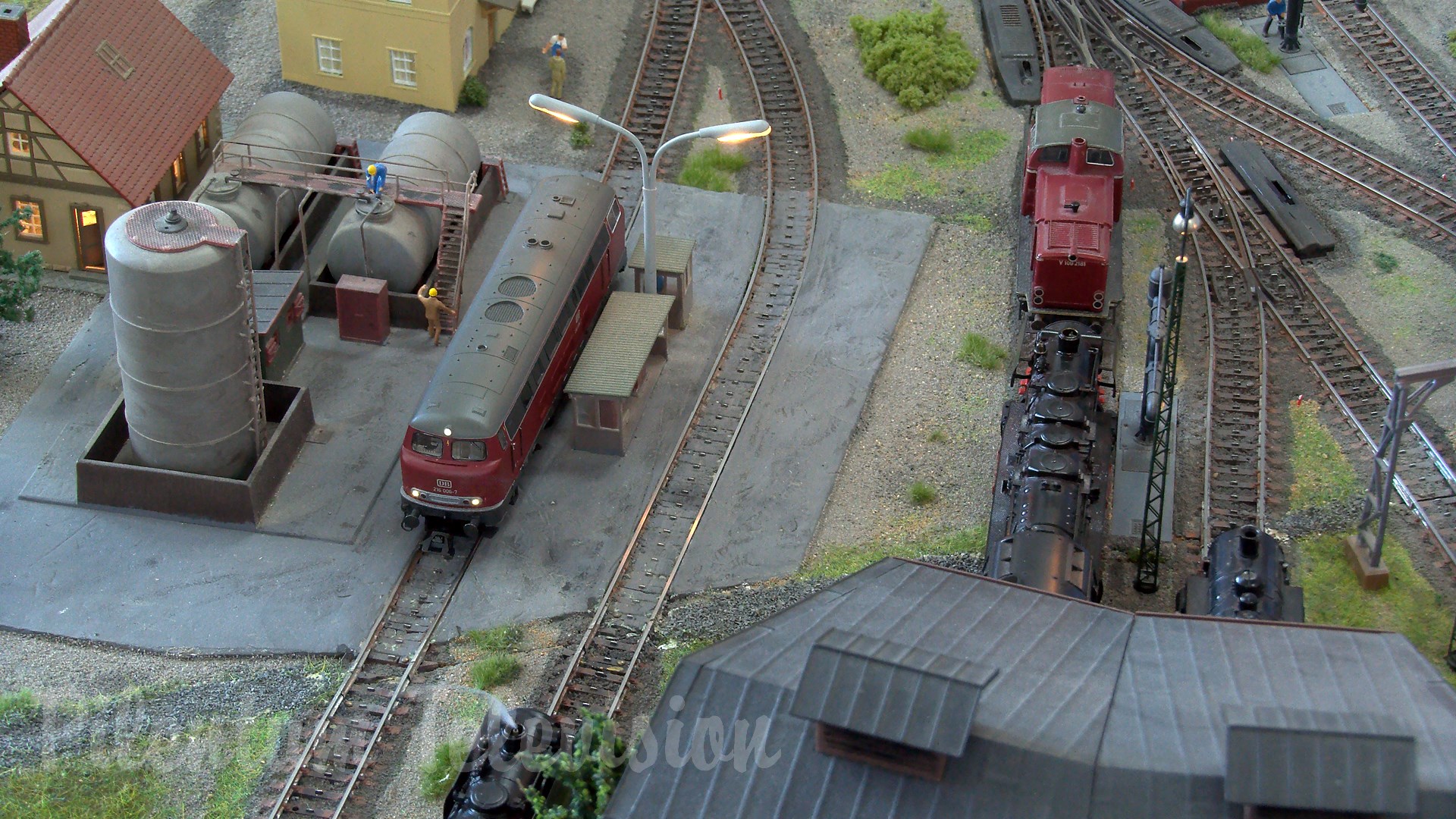 Model Railway Operations at the Steam Locomotive Engine Shed - Smoky Model Trains in HO Scale