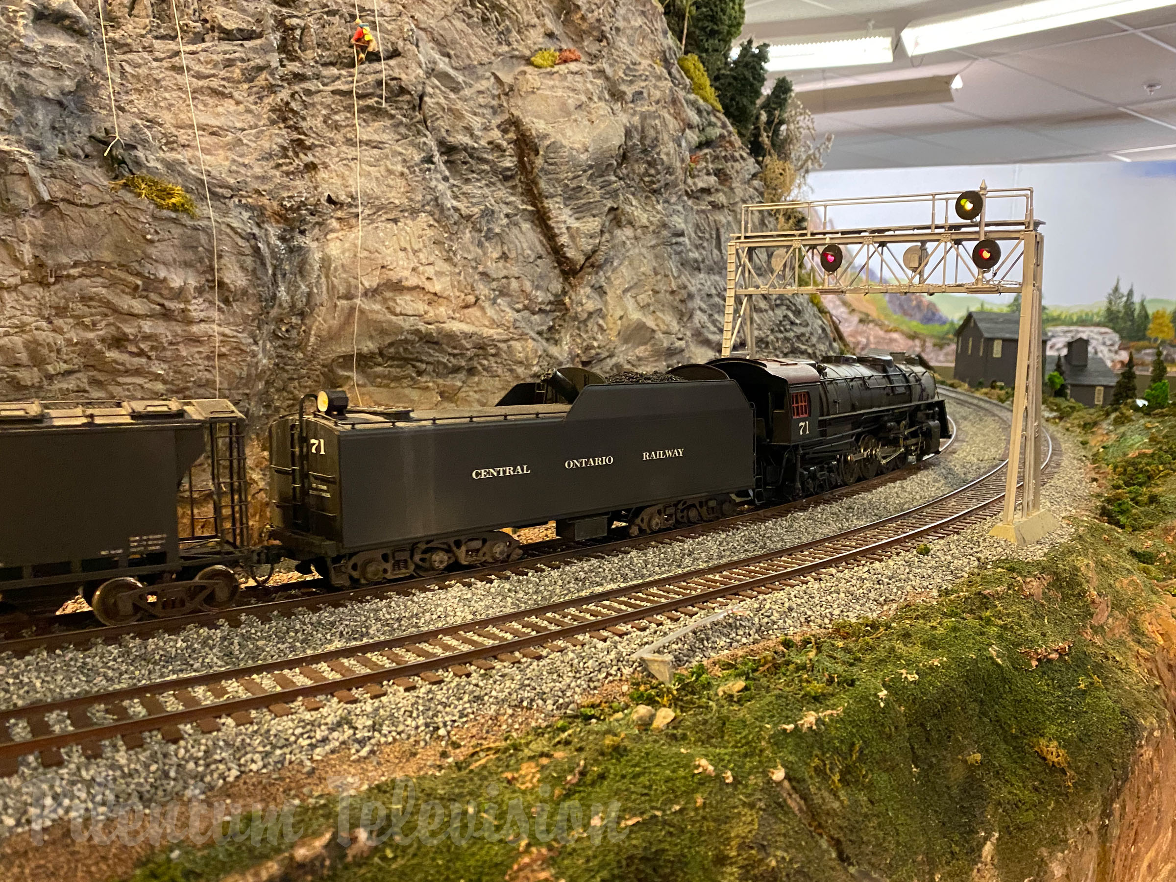 One of the largest O scale model railway layouts in North America: Model Railroad Club of Toronto