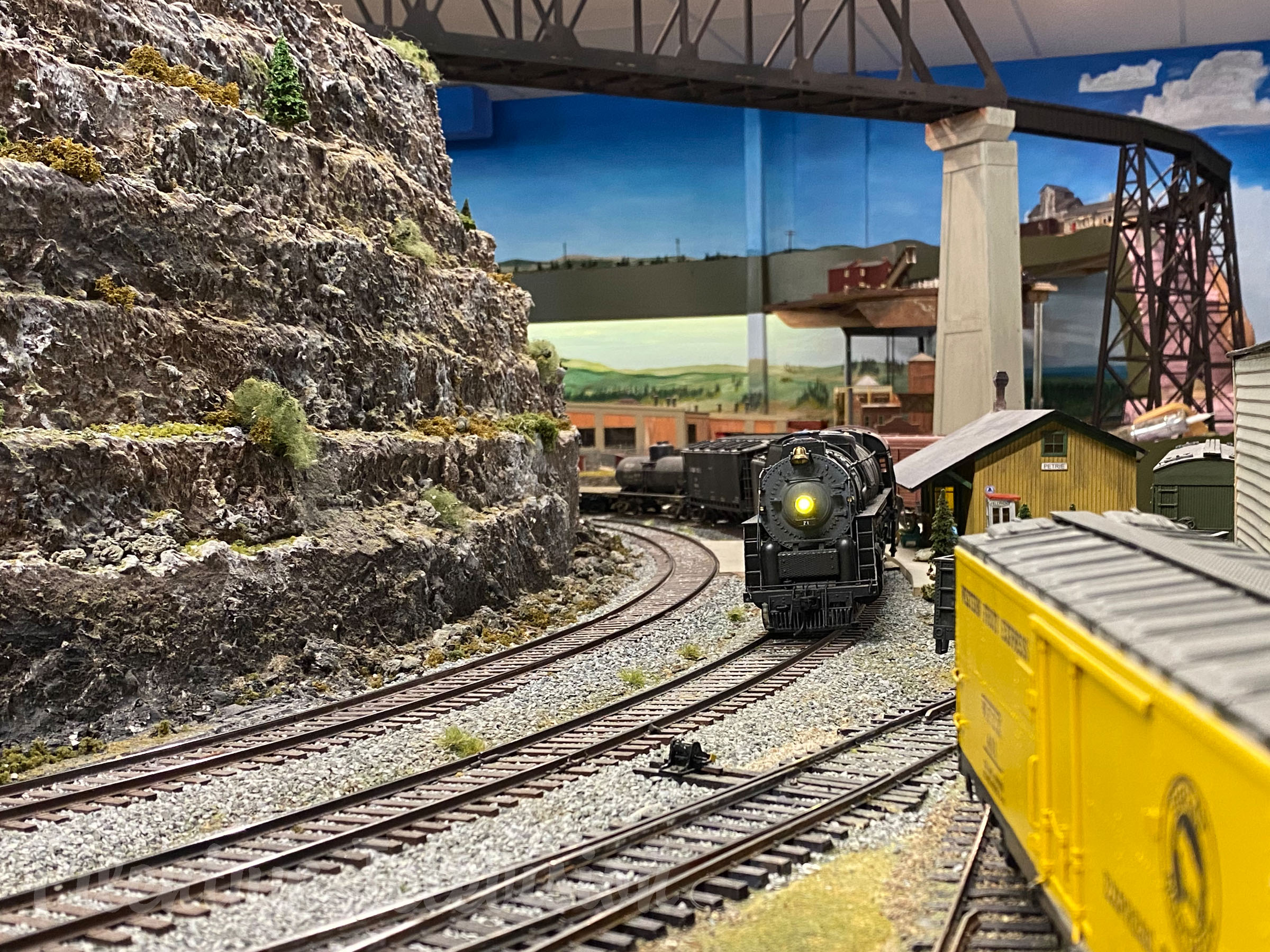 One of the largest O scale model railway layouts in North America: Model Railroad Club of Toronto