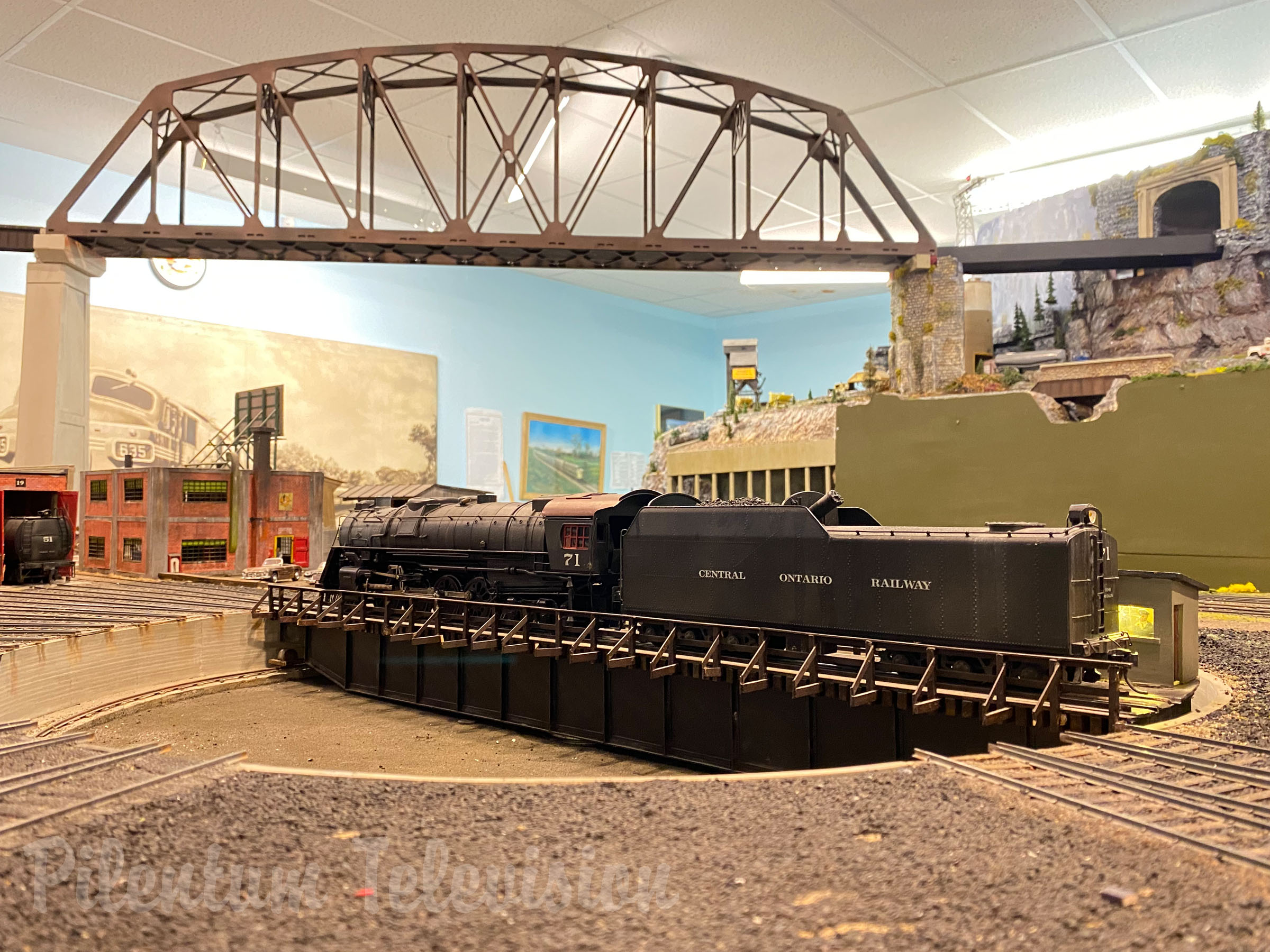 One of the largest O scale model railway layouts in North America: Model Railroad Club of Toronto