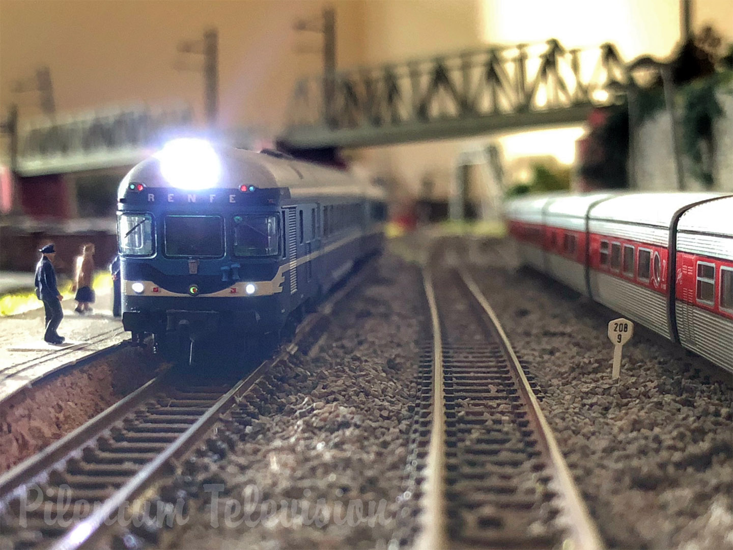 Trenes RENFE en miniatura - Spanish N scale model railroad layout - N gauge model railway layout